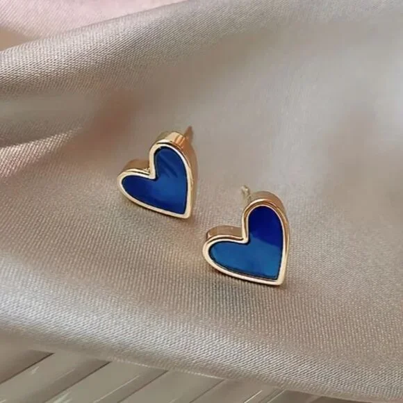 NEW Hailee 18K Gold Plated Navy Blue Enamel Heart Stud Earrings - Picture 3 of 4